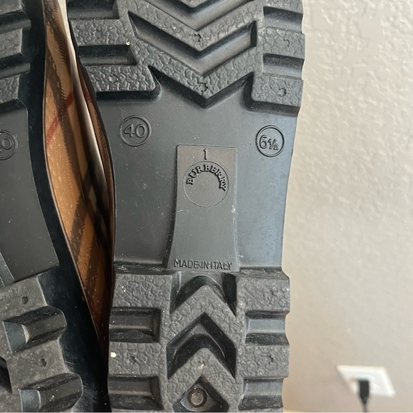 BURBERRY
Haymarket Check Pattern Rubber Rain Boots - Picture 8 of 8